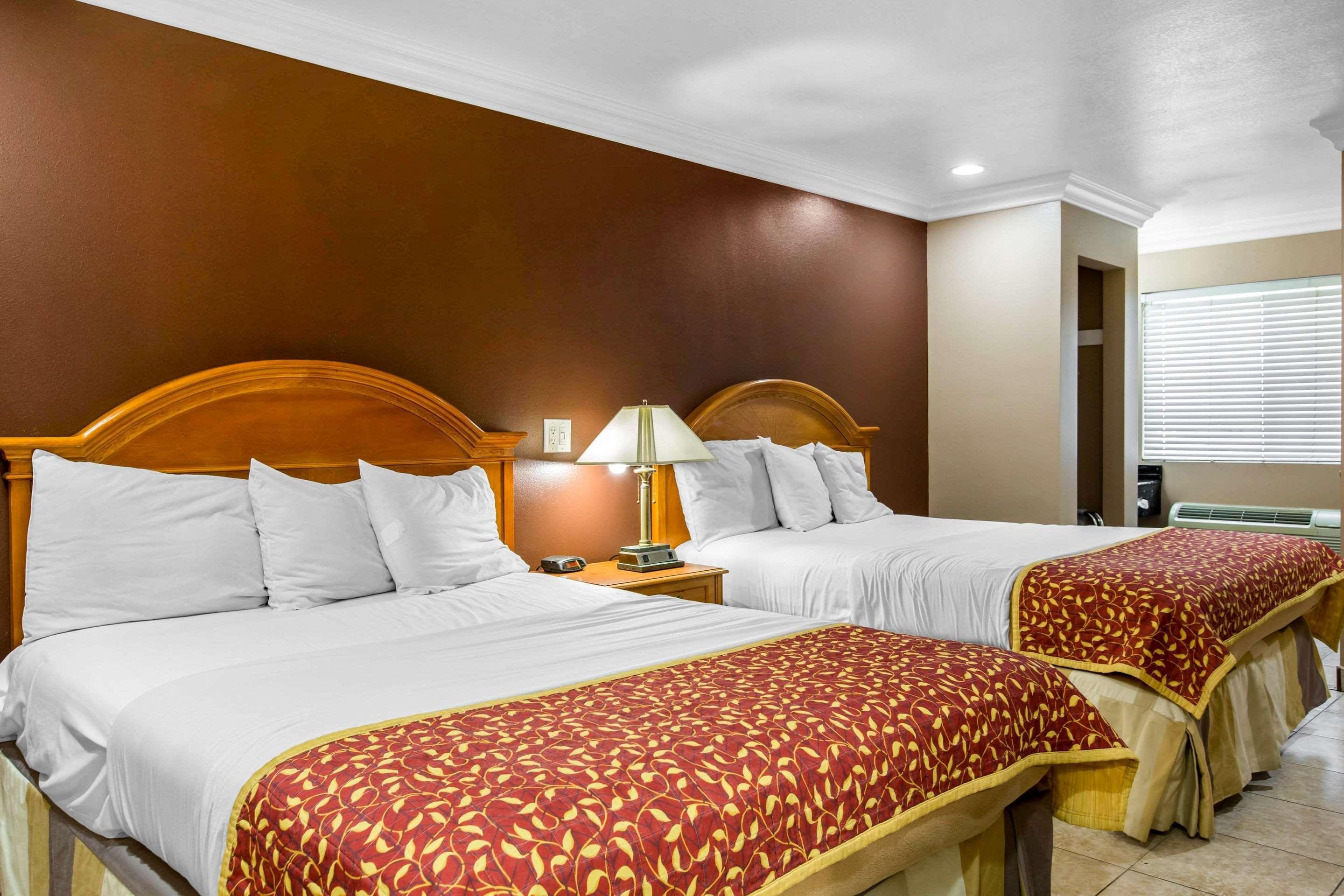 Inn Rodeway 2*