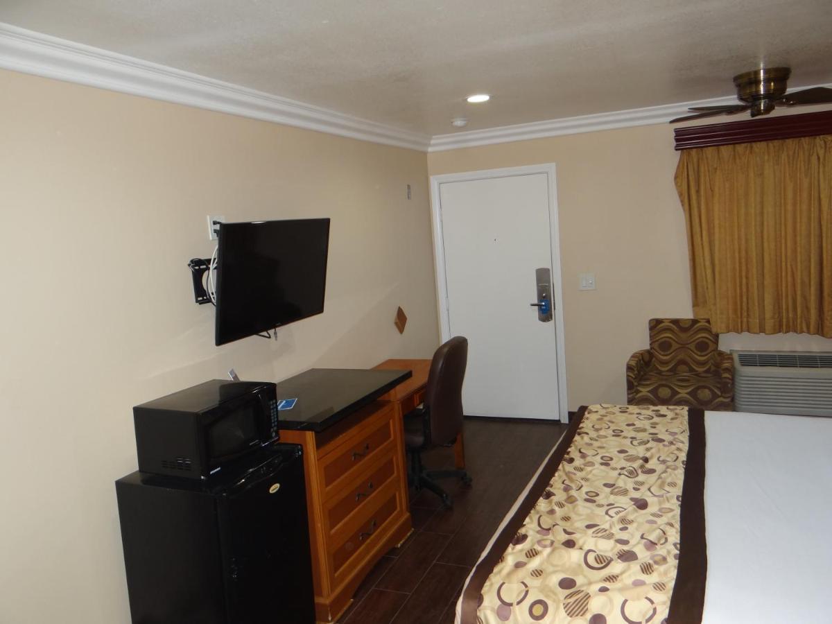 Rodeway Cypress